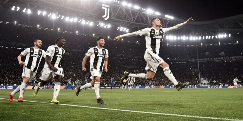Quyết định chuyển đến Ý của Cristiano Ronaldo đã gây bất ngờ cho cả giới chuyên môn và fans
